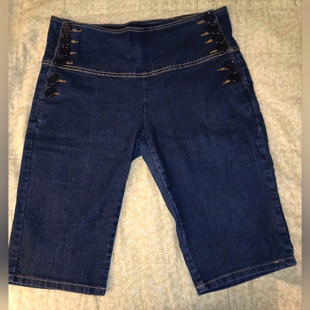 Neeso jean shorts, sailor style front panel button-up, knee length, size 13